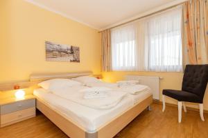 Ένα ή περισσότερα κρεβάτια σε δωμάτιο στο Urlaubstraeume-am-Meer-Wohnung-4-11-9772