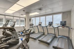 Fitness centrum a/nebo fitness zařízení v ubytování Oceanfront Studio with Pool at Sunny Isles Beach!
