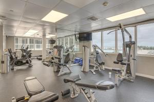 Fitness centrum a/nebo fitness zařízení v ubytování Oceanfront Studio with Pool at Sunny Isles Beach!