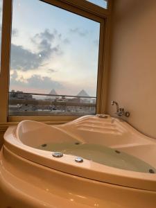 Зображення з фотогалереї помешкання Rixoss Tower Pyramids View у Каїрі