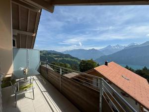 Vista generica sulle montagne o vista sulle montagne dall'interno dell'appartamento