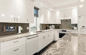 Billede fra billedgalleriet på Luxury Condo Downtown Grand Haven i Grand Haven