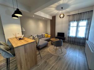 A television and/or entertainment centre at Μελίτη Pelion Luxury Living