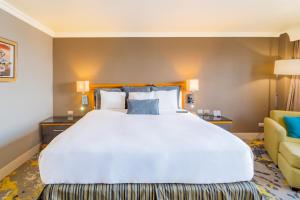 Postel nebo postele na pokoji v ubytování Hotel Lucerna Ciudad Juarez