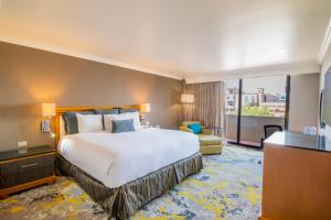 Postel nebo postele na pokoji v ubytování Hotel Lucerna Ciudad Juarez