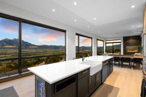 Nespecifikovaný výhled na hory nebo výhled na hory při pohledu z prázdninového domu + 49 fotografií