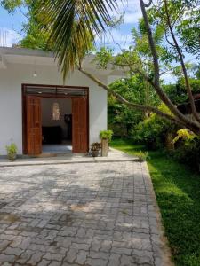 heilly Villa near ahangama Beach室外花園