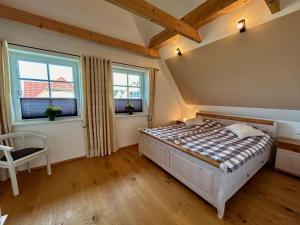Katil atau katil-katil dalam bilik di Ferienhaus " To Huus " an der Ostsee, Sauna, Kamin, Strandkorb, free-W-LAN - SEASIDE -