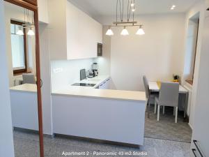 Kuchyňa alebo kuchynka v ubytovaní ClearVueHome Apartments Bratislava Slavin