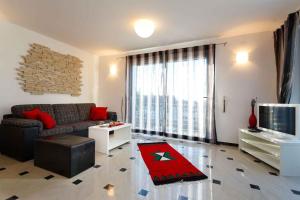 TV a/nebo společenská místnost v ubytování Malinska Apartment 15