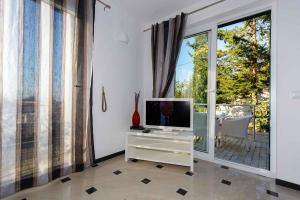 TV a/nebo společenská místnost v ubytování Malinska Apartment 15