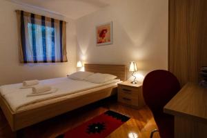 Postel nebo postele na pokoji v ubytování Malinska Apartment 15