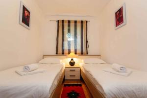 Postel nebo postele na pokoji v ubytování Malinska Apartment 15