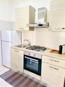 Η κουζίνα ή μικρή κουζίνα στο Queen's house +28 φωτογραφίες