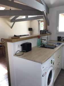 Dapur atau dapur kecil di Small house in Basque countryside