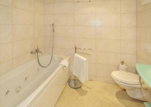Koupelna v ubytování Ferienwohnung Chalet Püzji