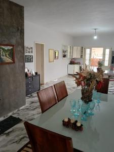 a dining room table with a vase of flowers on it at Excelente Casa de campo perto de BH in Capim Branco