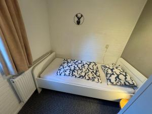 Postel nebo postele na pokoji v ubytování 5 persoons vakantiewoning Robbenoort 50 Lauwersoog + 12 fotografií