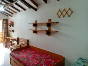 a room with a bed and shelves on the wall at Chale proximo a praia in Ilhabela