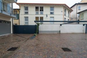 Tòa nhà nơi căn hộ tọa lạc