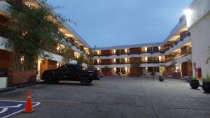 a truck parked in a parking lot in front of a building at Hafersons Inn Hotel Suites in Madero