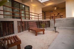 Posezení v ubytování La Familia Casa and Suites