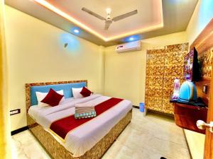 Postel nebo postele na pokoji v ubytování Hotel Agra YS Taj Hotel
