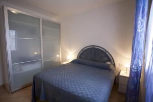 A bed or beds in a room at Appartamenti Bilo Sofi