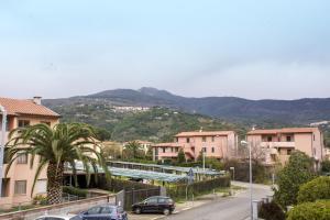 A general mountain view or a mountain view taken from Az apartmant