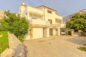 a white house with a car parked in front of it at Zeljana in Metajna