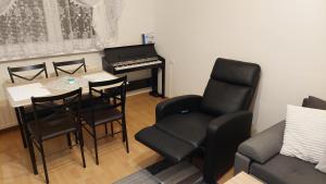 Posedenie v ubytovaní Karki music apartment