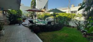 Κήπος έξω από το Dona Bego Luxury department with pool