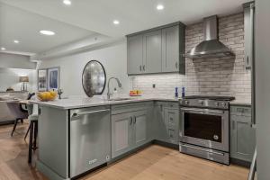 Η κουζίνα ή μικρή κουζίνα στο Spacious 2bed with Hot Tub