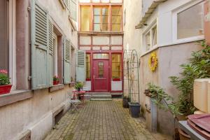 Tòa nhà nơi căn hộ tọa lạc