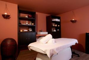 a therapy room with a bed in a room at Golden Residence Hotel in Funchal