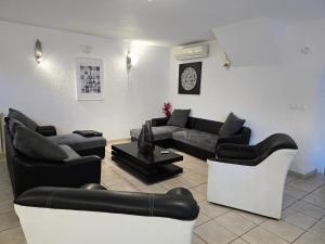 Galeriebild der Unterkunft Villa 170m2 avec piscine Parc des Calanques 15 min Vélodrome in Marseille