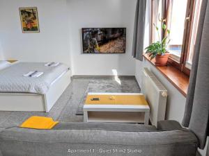 Posteľ alebo postele v izbe v ubytovaní ClearVueHome Apartments Bratislava Slavin