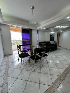 TV/trung tâm giải trí tại Apartamento no Centro - Família - Piscinas Quentes - Wi-Fi - Lê Jardin