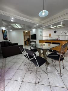Nhà bếp/bếp nhỏ tại Apartamento no Centro - Família - Piscinas Quentes - Wi-Fi - Lê Jardin