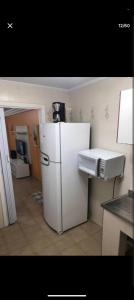 Una cocina o cocineta en Morada do Tenório 4 fotos más