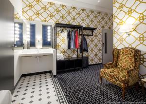 a dressing room with a chair and a dressing table at Amber Suite Szczecin hotel na Starym Mieście Adults Only in Szczecin +51 photos