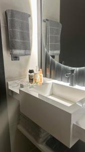 Bilik mandi di Casa do Sol +55 gambar
