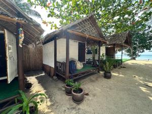 Gallery image of Garden Beach Bungalows in Ko Lanta