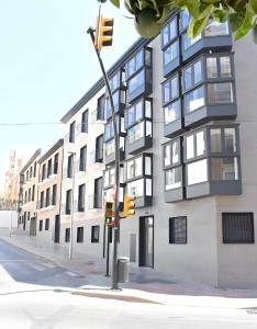 a building on the corner of a street with traffic lights at Pepe Lux Ático centro de Málaga in Málaga