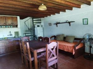 a kitchen and dining room with a table and a couch at La Vidurria in Piriápolis