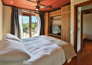 a bedroom with a large bed with a window at La Sirca Boutique Winery Cabins in Población +46 photos