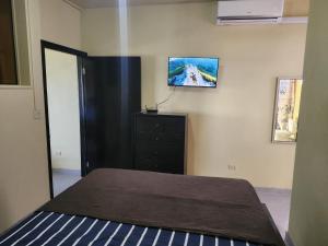 Katil atau katil-katil dalam bilik di Cozy Apartment, Anguilla