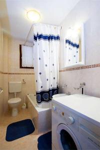 Koupelna v ubytování Apartments SI + 37 fotografií