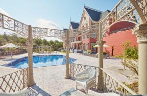 Imagen de la galería de PortAventura Hotel Lucy's Mansion - Includes PortAventura Park & Ferrari Land Tickets, en Salou