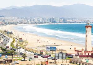 a view of a beach with a clock tower at Departamento centrico en la serena para 5-6 personas a 3 minutos de la playa in La Serena